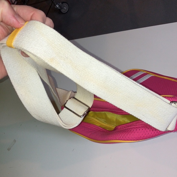 Sporty pink purse - Picture 7 of 7